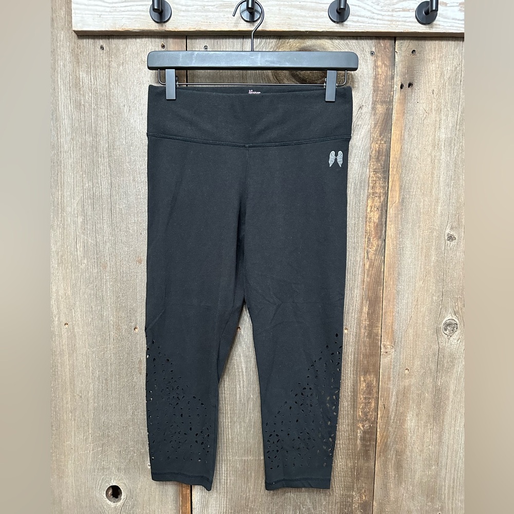Victoria’s Secret Cropped Laser Cut Leggings in Black Size Small